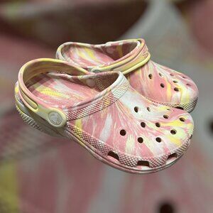 Crocs Kids J2 Classic Glow-In-The-Dark Marbled Clogs 210718-78S, Multi Color